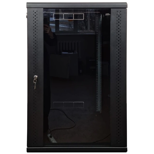 Шкаф eserver 18u 600х600х907 стекло, черная